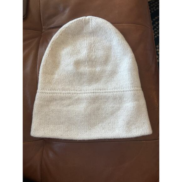 NWT Everlane The Felted Merino Beanie Hat Heathered Oat Cream White OS Adult - Picture 3 of 4